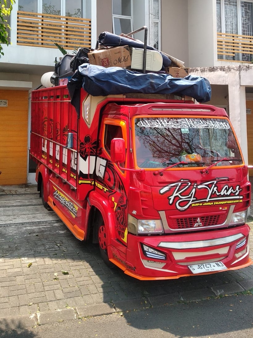 Moving Truck, Moving Truck Rental, Interisland Movers, Indonesia, Jakarta, Bali, Lombok, Truck Rental