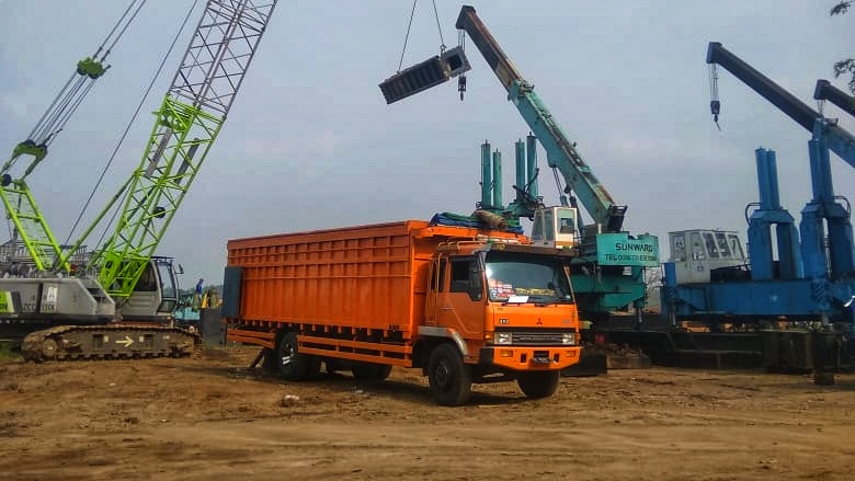 GO-TRUK Lokasi Konstruksi Construction Site