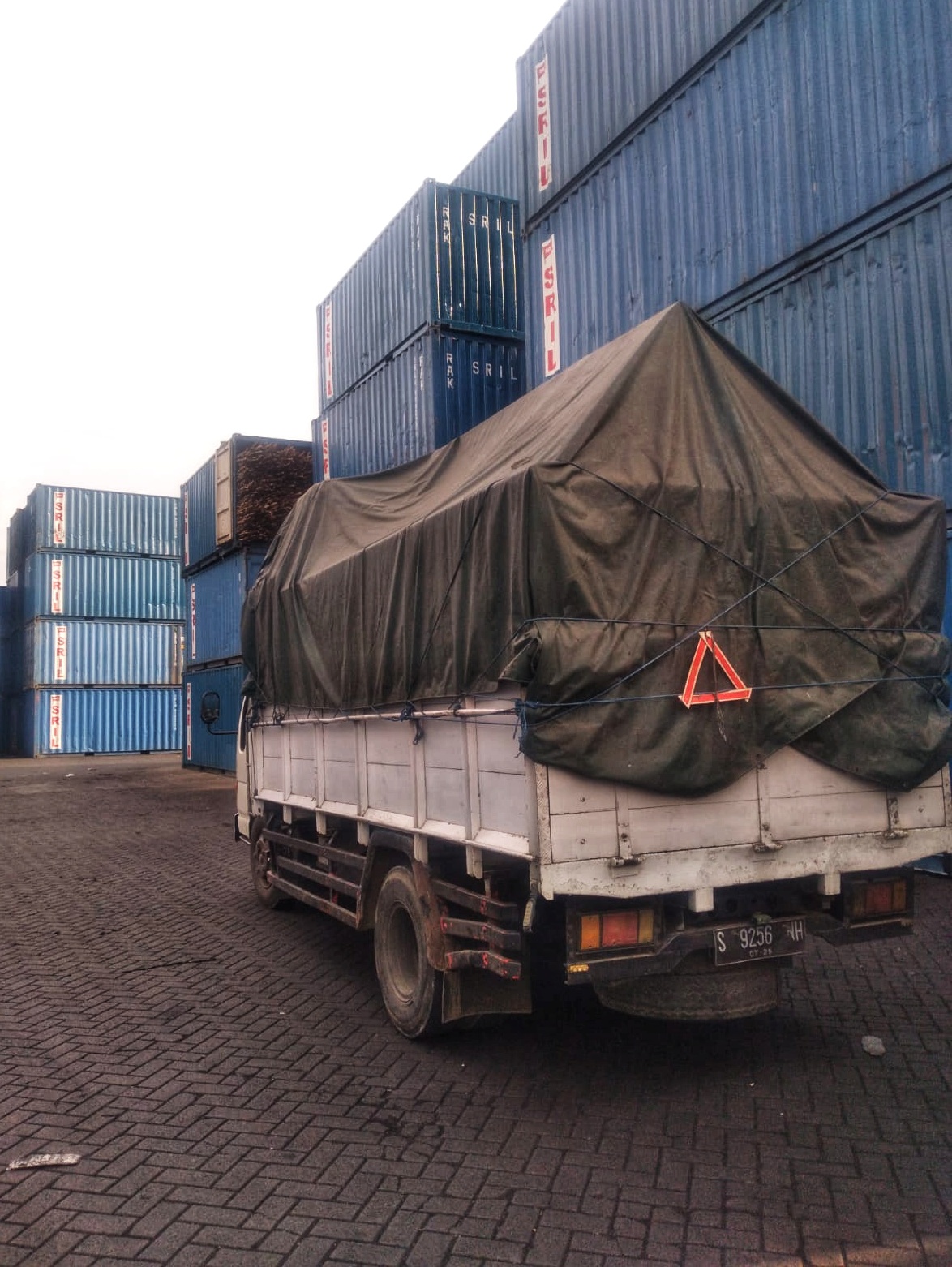 Sewa Truk Tanjung Perak, Ekspedisi Tanjung Perak, Ekspedisi Jakarta Tanjung Perak, Pengiriman Jakarta Tanjung Perak